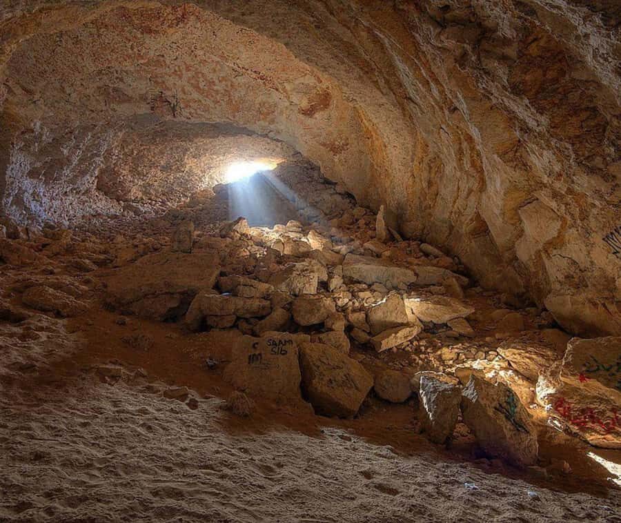 Doha: Guided Al Misfir Cave Tour - Inside With an English Guide: Geology Talk That Matches the Rocks