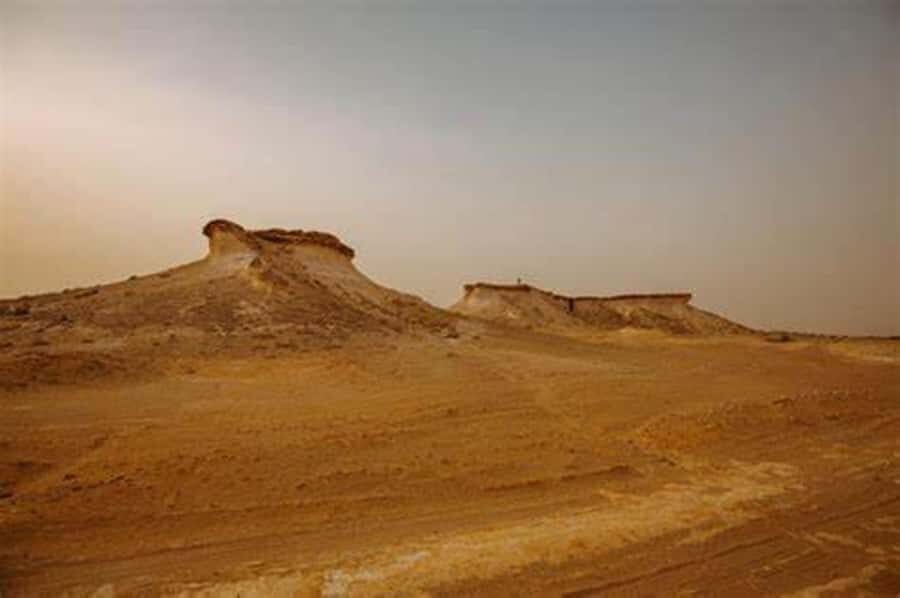 West Qatar-Doha Richard sierra,camel race,mushroom rock - Richard Serra in the desert: East-West/West-East sculpture in Brouq
